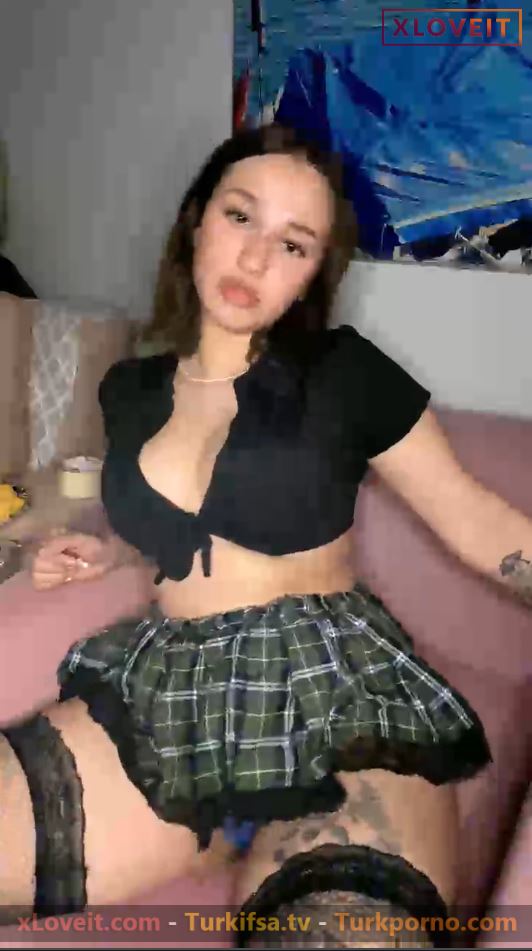 Naz Elbir ifşa Liseli eteğiyle full yayın seyret