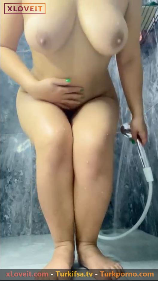 Tango Akdeniz Kızı ifşa Duş yaparken kameraya çekti